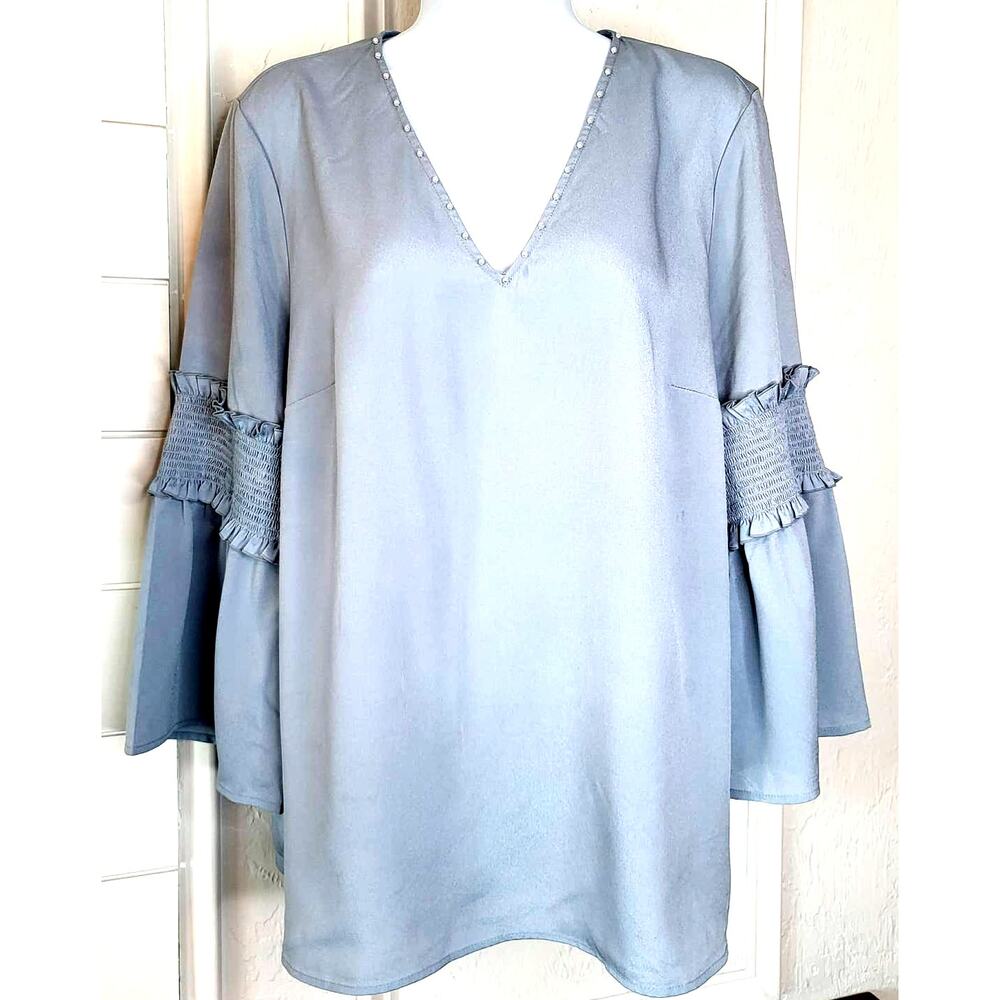 Karl Lagerfeld 3/4 Peasant‎ bell sleeve Pearl accent V neck #170